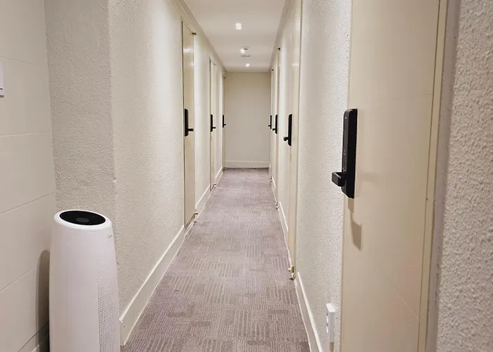 Capsulehotel Aall Train Station 2 *