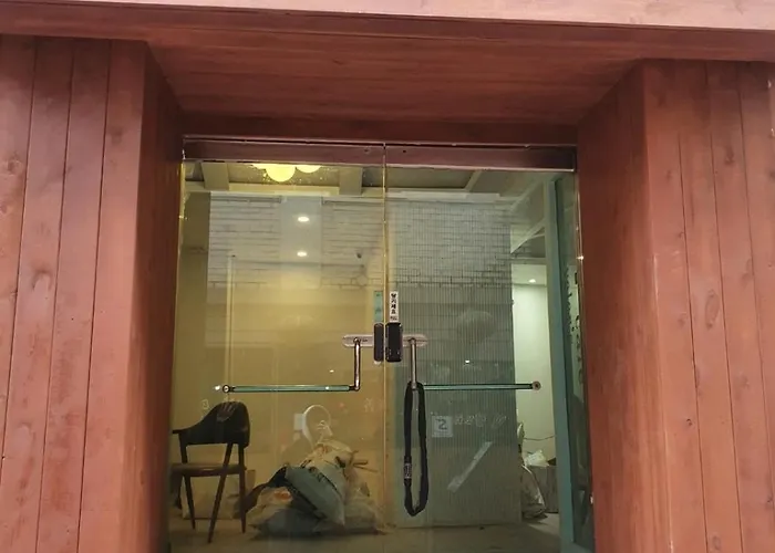 Capsulehotel Aall Train Station 2 *