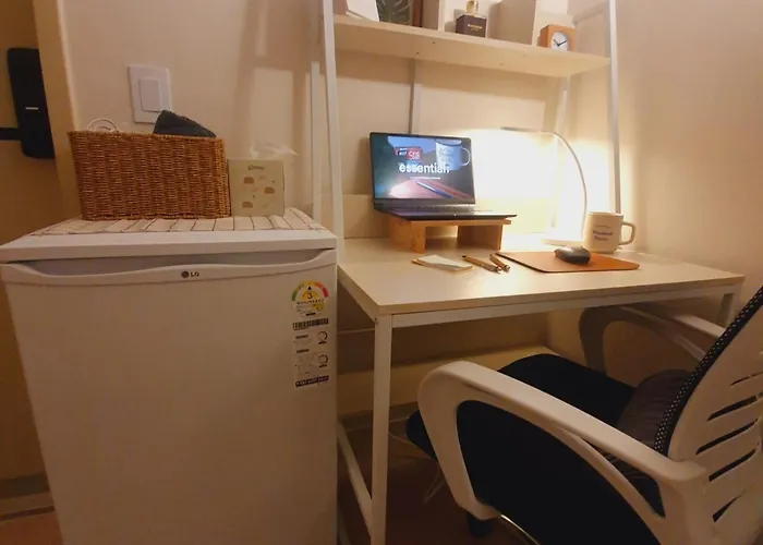 Capsulehotel Aall Train Station 2 *