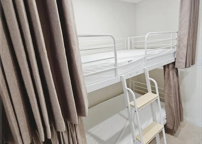 Capsulehotel Aall Train Station 2 *